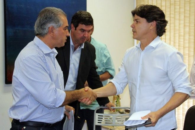 Azambuja com Riedel e Paulo Duarte, que deve assumir cadeira na Assembleia Legislativa no lugar de Eduardo Rocha.