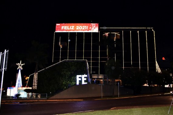 No ano passado, a FIEMS inaugurou a iluminação de Natal da Casa da Indústria com a mensagem de fé para 2021 de muitas conquistas e realizações.