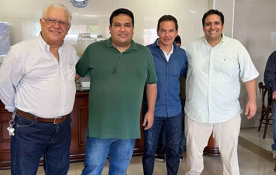Os médicos Domingos Albanese e Gabriel Alves de Oliveira; prefeito Marquinhos Trad e o vereador Chicão Vianna.