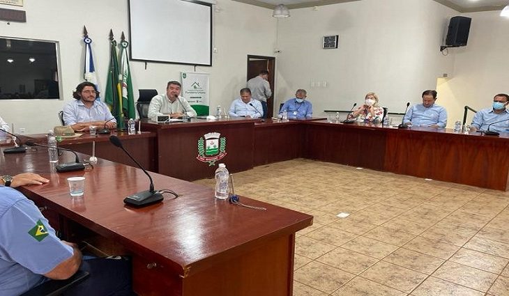 Secretário também se reuniu com lideranças e ouviu população em Naviraí, participando das festividades do aniversário do município