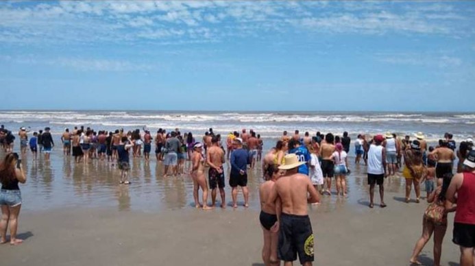 Banhistas entraram em pânico e saíram da água na Praia do Boqueirão