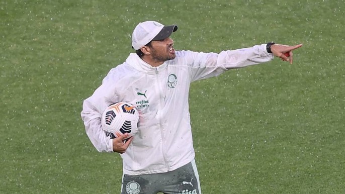 Sob chuva, Abel Ferreira comanda penúltima atividade antes da grande decisão continental