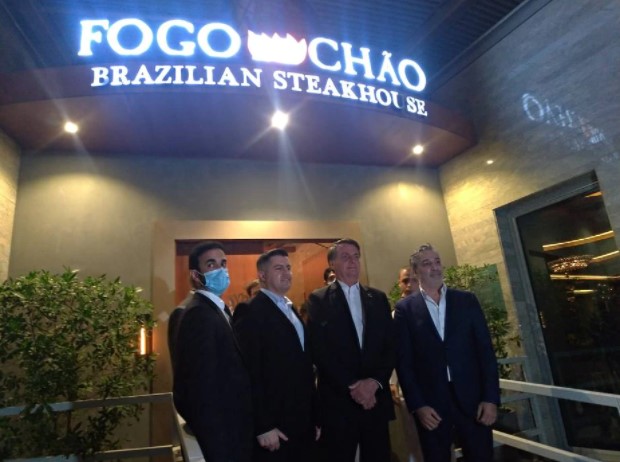O presidente Jair Bolsonaro em jantar com a FIEMG em Dubai; presidente colocou em dúvida sua filiação ao PL mais cedo, durante entrevista coletiva com jornalistas. Foto: Felipe Frazão/Estadão