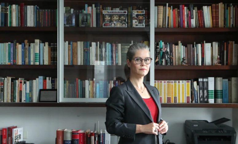 Patrícia Vanzolini é a primeira mulher a presidir a OAB-SP.
