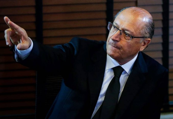 O ex-ministro afirmou ainda que conversa com partidos de centro em busca de alianças.