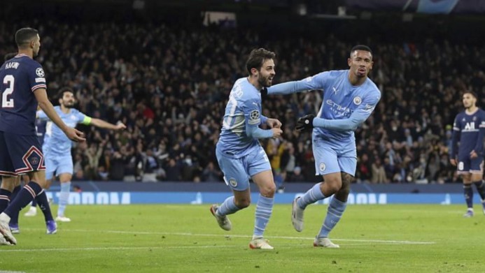 Gabriel Jesus marca gol da virada e garante triunfo do Manchester City