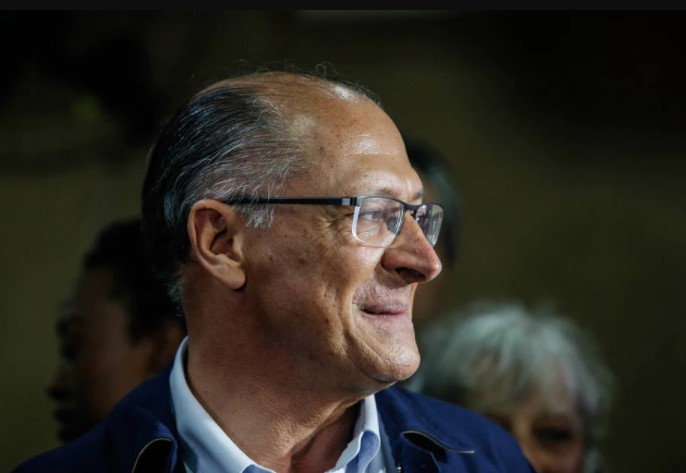 O ex-governador Geraldo Alckmin ainda está filiado ao PSDB e negocia uma possível saída do partido