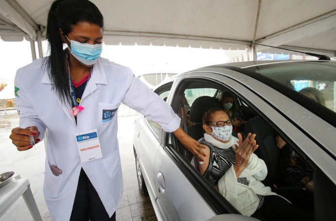 O Rio de Janeiro já aplicou mais de 10 milhões de doses de vacina contra a covid-19