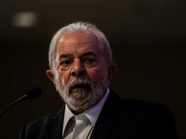 Partido do ex-presidente corteja o tucano para dar caráter ideológico mais amplo à candidatura de Lula