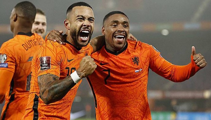 Jogadores holandeses ficam em êxtase após volta da seleção para a Copa do Mundo