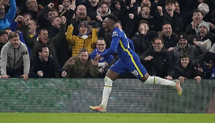 Callum Hudson-Odoi celebra gol em goleada do Chelsea sobre a Juventus