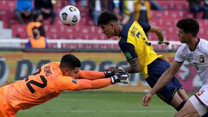 Hincapié marca único gol do jogo em Quito