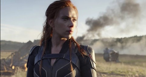 Scarlett Johansson em uma cena de 'Viúva Negra'