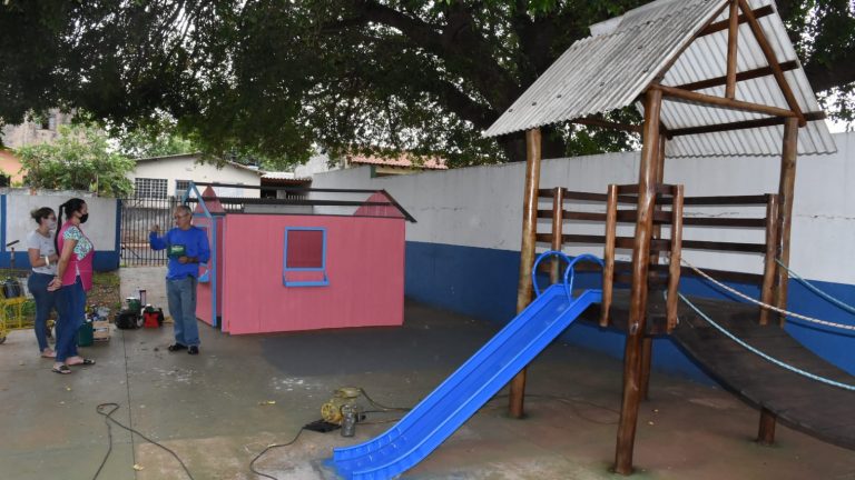 Projeto da SEMED revitaliza parquinhos de escolas e EMEIs