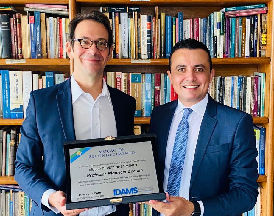 O presidente do IDAMS (Instituto de Direito Administrativo de Mato Grosso do Sul), João Paulo Lacerda da Silva e o professor Maurício Zockun
