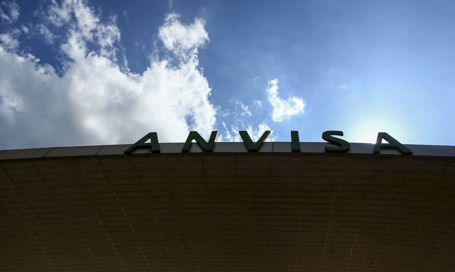 O diretor-presidente da Anvisa citou o combate à desinformação, Estamos enfrentando uma guerra contra notícias falsas porque notícias falsas matam tanto quanto qualquer vírus perigoso