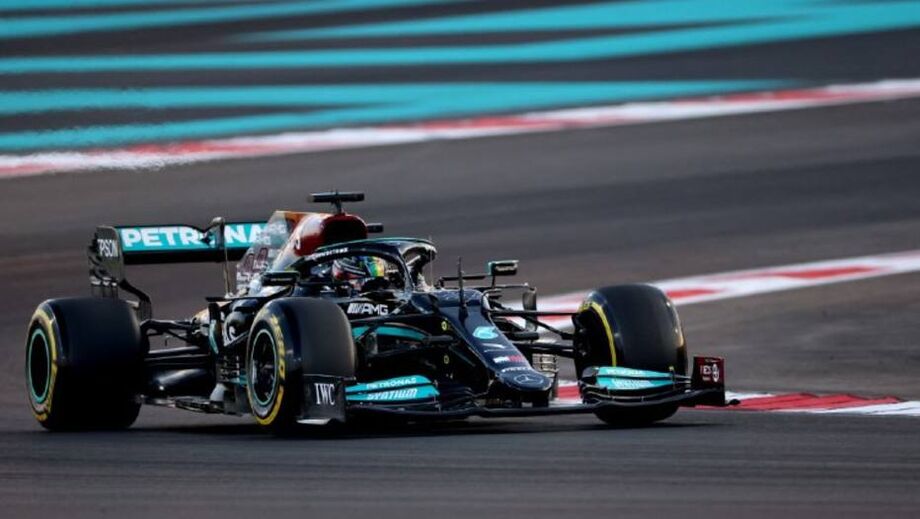 Hamilton termina o primeiro dia de treinos em Abu Dabi como o mais rápido no circuito de Yas Marina