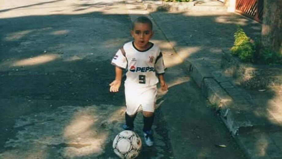 Du Queiroz com a camisa do Corinthians na infância
