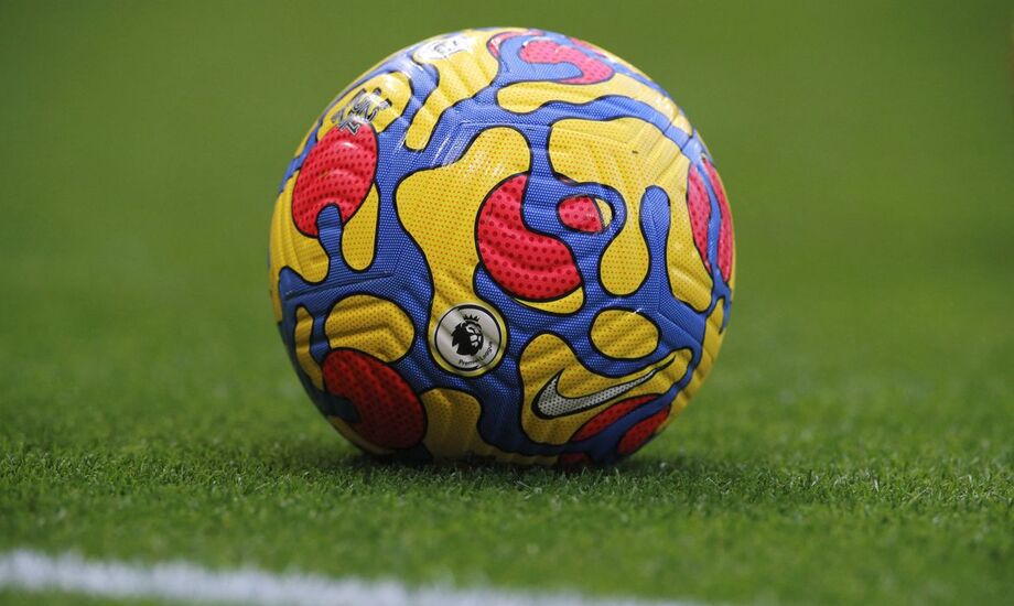 Acredita-se que os clubes jogarão contanto que tenham 13 jogadores de linha e um goleiro, relatou a BBC