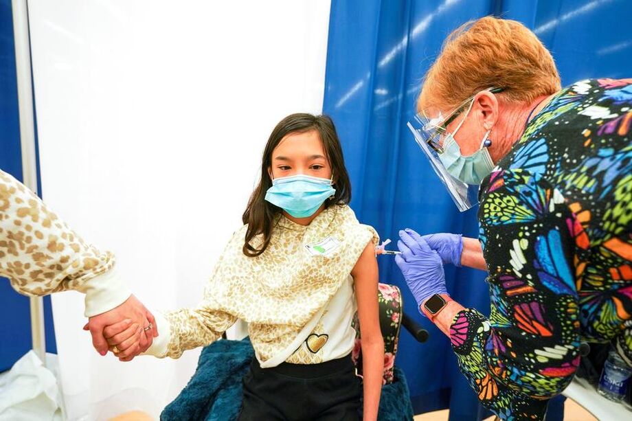 Canadá vacina crianças de 5 a 11 anos desde novembro; secretarias estaduais de Saúde do Brasil contrariam governo federal e não vão exigir prescrição médica para aplicação