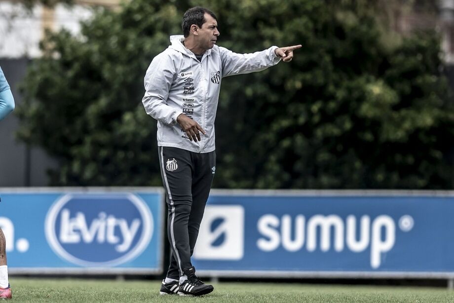 Fábio Carille em treino do Santos.