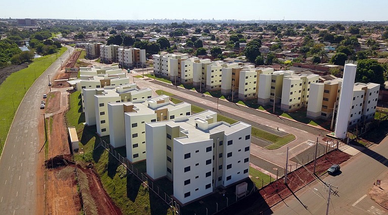Atender cada vez mais populares com moradia é a meta principal.