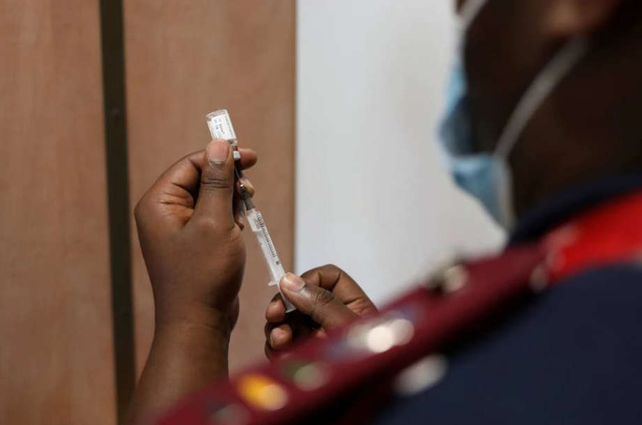 Casos de covid no epicentro da variante Ômicron na África do Sul começam a cair