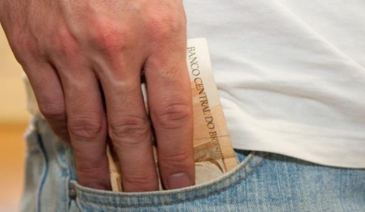 O pagamento em dia dá previsibilidade ao servidor e ajuda a movimentar a economia