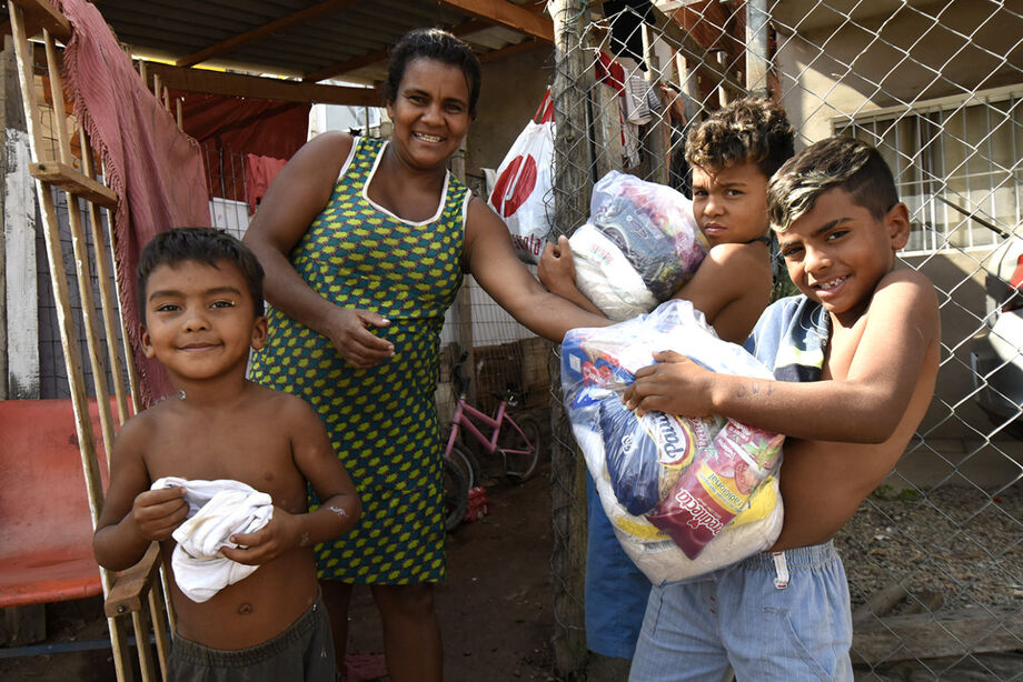 Entrega de cestas básicas