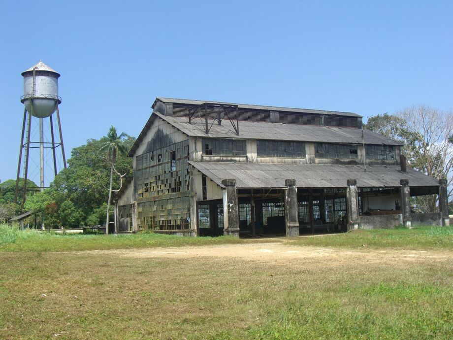 Antiga fábrica na cidade de Fordlândia