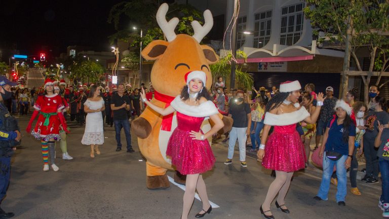 Reviva Natal trouxe esperança e alegria no Centro e nos bairros