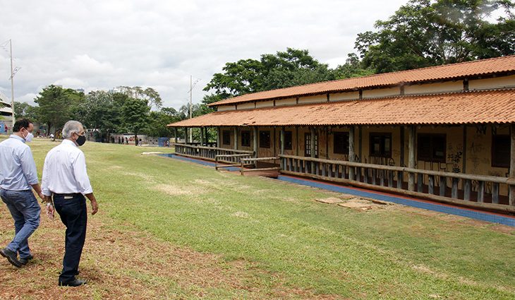 Reinaldo Azambuja entrega Espaço Sanesul e 151 veículos para estatal