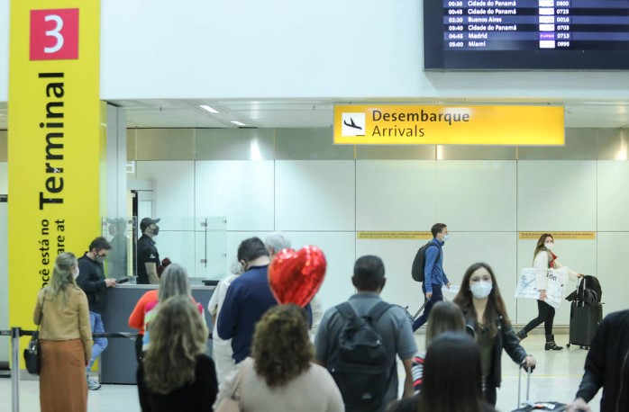 Movimentação na área de desembarque internacional do terminal 3 do aeroporto internacional de Guarulhos, no dia 9 deste mês. Anvisa pede para todos passageiros que desembarcam de voos internacionais o teste negativo de Covid-19