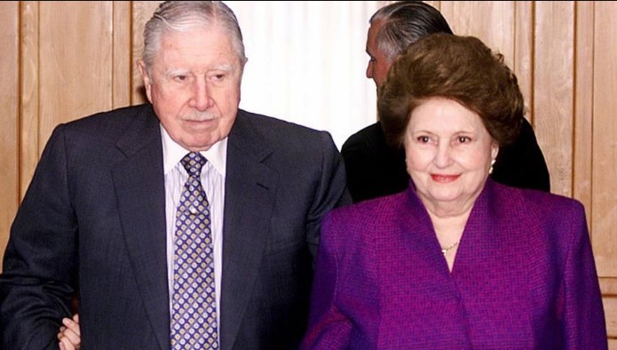 Pinochet e sua mulher, Lucía Hiriart Pinochet, em setembro de 2000