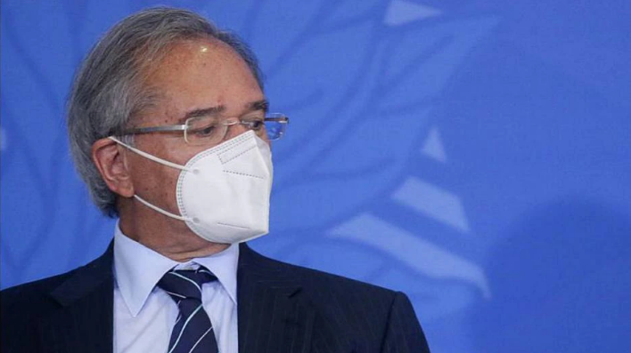 O ministro da Economia, Paulo Guedes; presidente Jair Bolsonaro e Guedes se queixam dos aumentos de preços nos combustíveis feitos pela Petrobras.