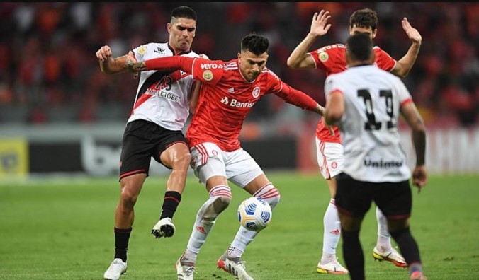 Inter perde de virada para o Atlético-GO e vê Libertadores mais longe