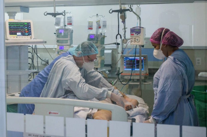 Hospital Emílio Ribas, referência no atendimento das vítimas da covid-19; Brasil registra 68 mortes por covid-19 nas últimas 24 horas