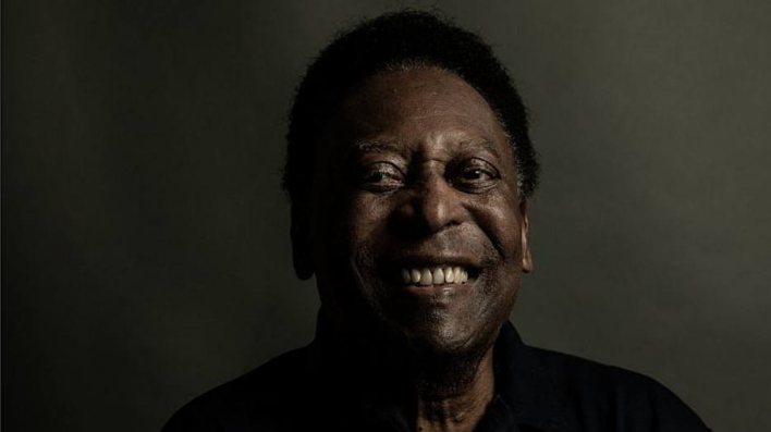 Pelé volta a ser internado para tratamento de tumor
