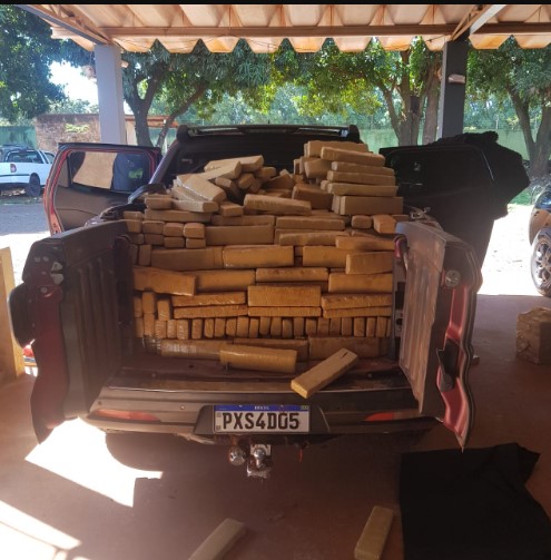 O automóvel e a droga apreendidos foram entregues na Delegacia de Polícia Civil de Angélica