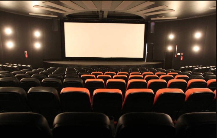 Imagem ilustrativa de sala de cinema