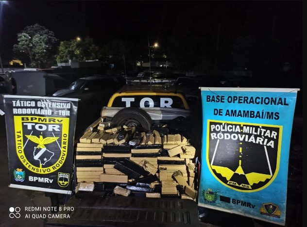 Foi solicitado apoio do Corpo de Bombeiros Militar de Amambai e Equipe TOR, para fazer a retirada dos 575 tabletes que após pesagem, totalizou 460 Kg