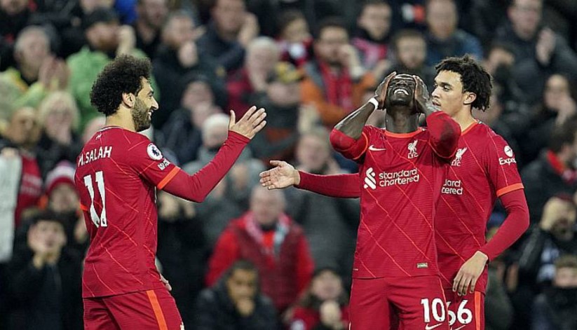 Partida entre Liverpool e Leeds, marcada inicialmente para o dia 26 de dezembro, será adiada por conta de surtos de covid-19