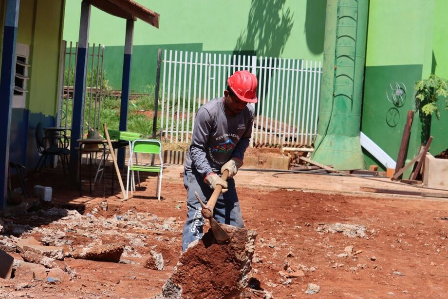 A iniciativa existe desde 2013 e, nesse período, 12 escolas públicas em Campo Grande já foram reformadas com o trabalho de detentos do sistema carcerário estadual.