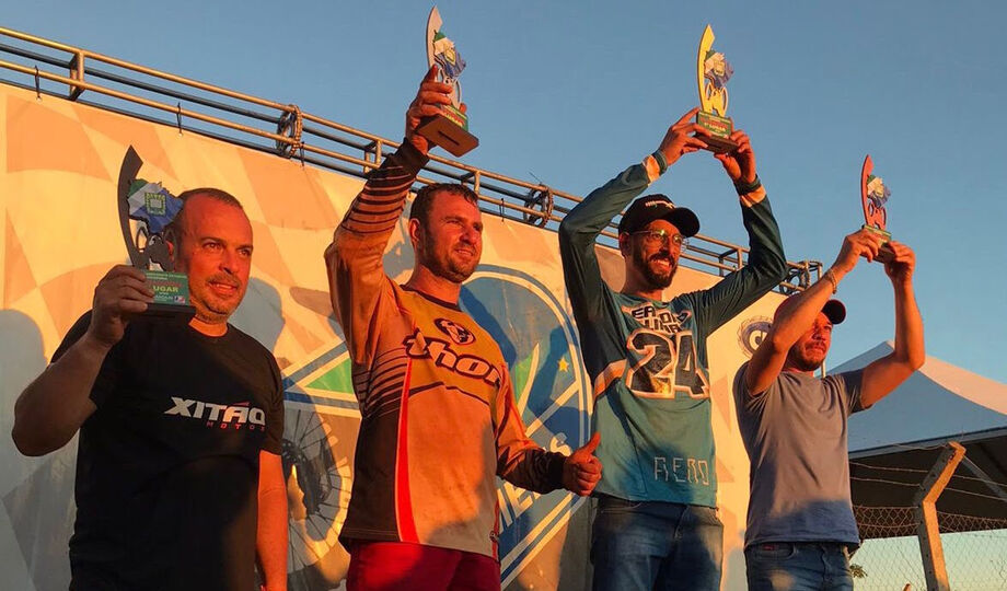 Campeões do Sul-Mato-Grossense de Motocross vão ao pódio em Maracaju