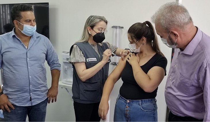 Secretário faz apelo para população tomar reforço da vacina