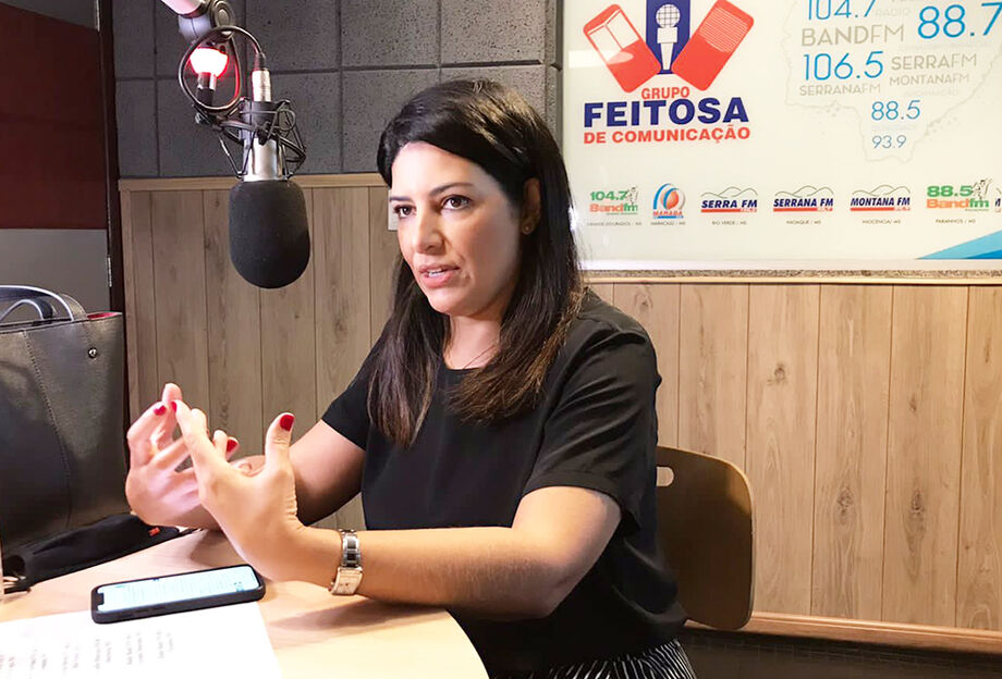 A subsecretária Luciana Azambuja em entrevista ao Giro Estadual de Notícias