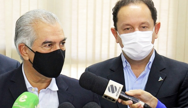 O governador Reinaldo Azambuja e o diretor-presidente da Sanesul, Walter Carneiro Jr.