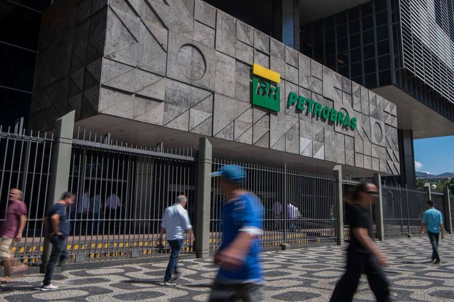 Para a Petrobras, alto número de candidatos em concurso mostra 'interesse do mercado de trabalho' na companhia.