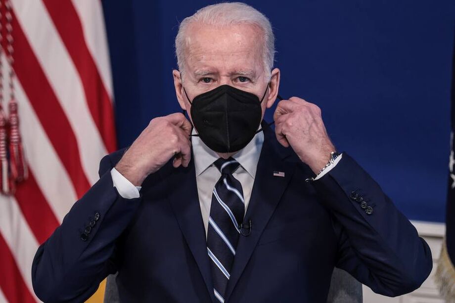 O presidente Joe Biden dá atualizações sobre a resposta do governo ao surto de covid-19 no país provocado pela variante Ômicron