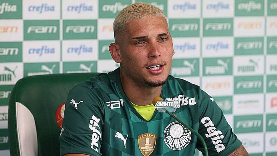 Rafael Navarro é apresentado no Palmeiras e se diz pronto para estrear.